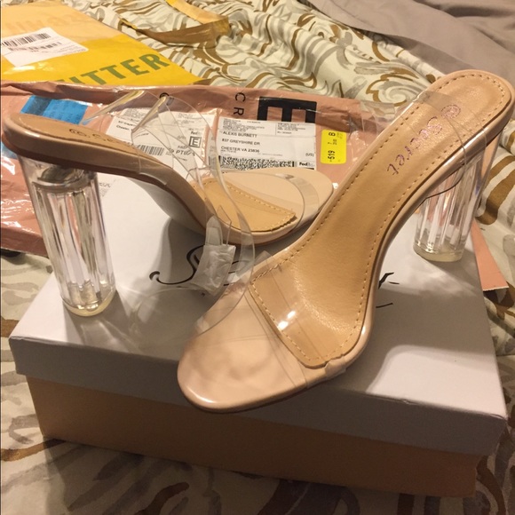 *BRAND NEW, NEVER WORN*  Clear Heel - Picture 2 of 3