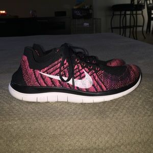 Nike Fly Knit 4.0 Tennis Shoes