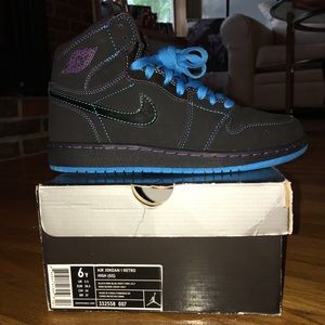 Girl's Jordan Retro 1s, colors: Black/Blue/Purple