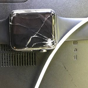 Cracked screen Apple Watch series 1 42 mm