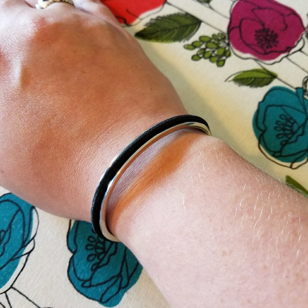 Hair tie bracelet