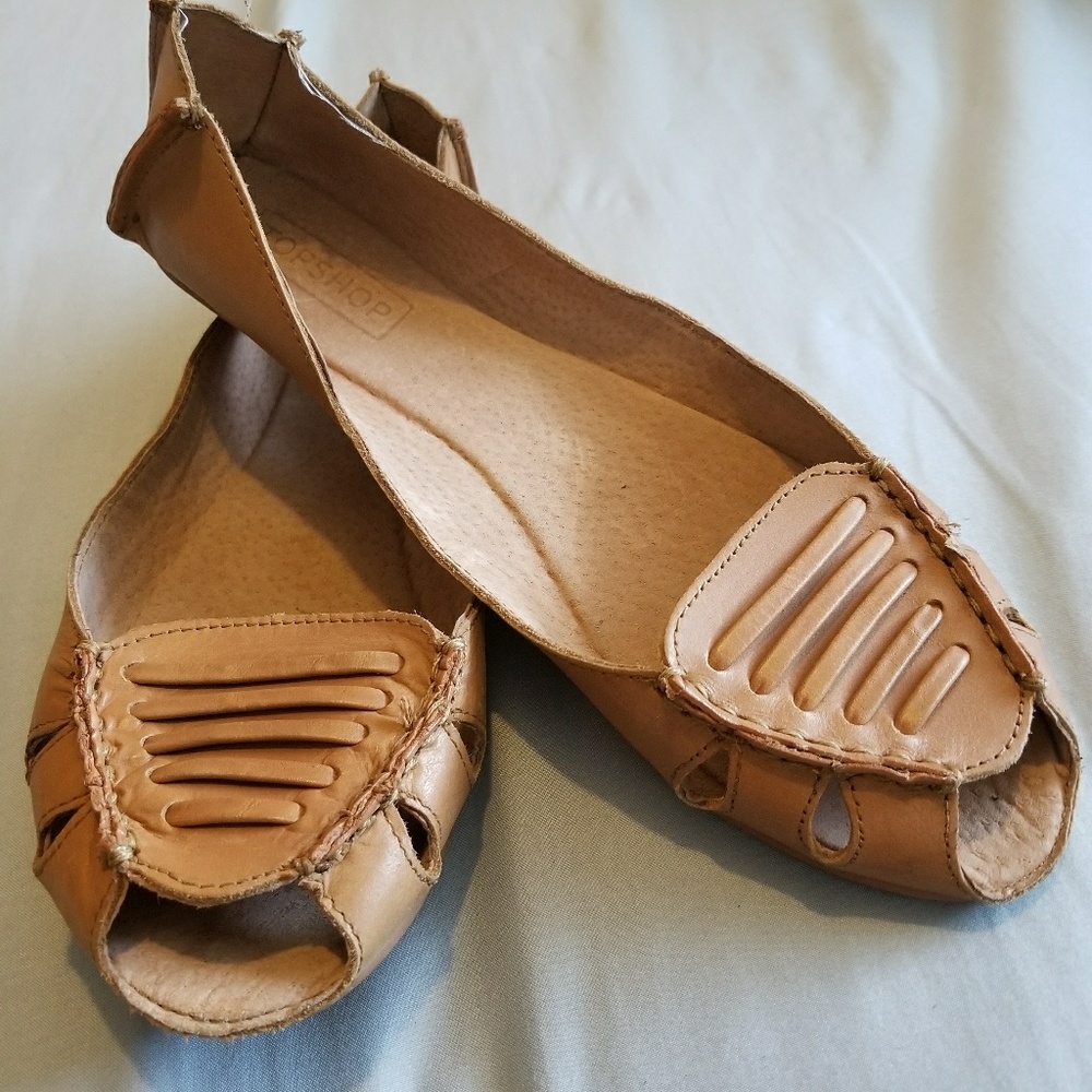TOPSHOP flats. Open toe.