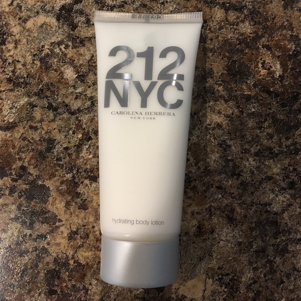212 NYC Carolina Herrera Hydrating Body Lotion