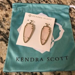Like New Kendra Scott earrings in Rose Quartz