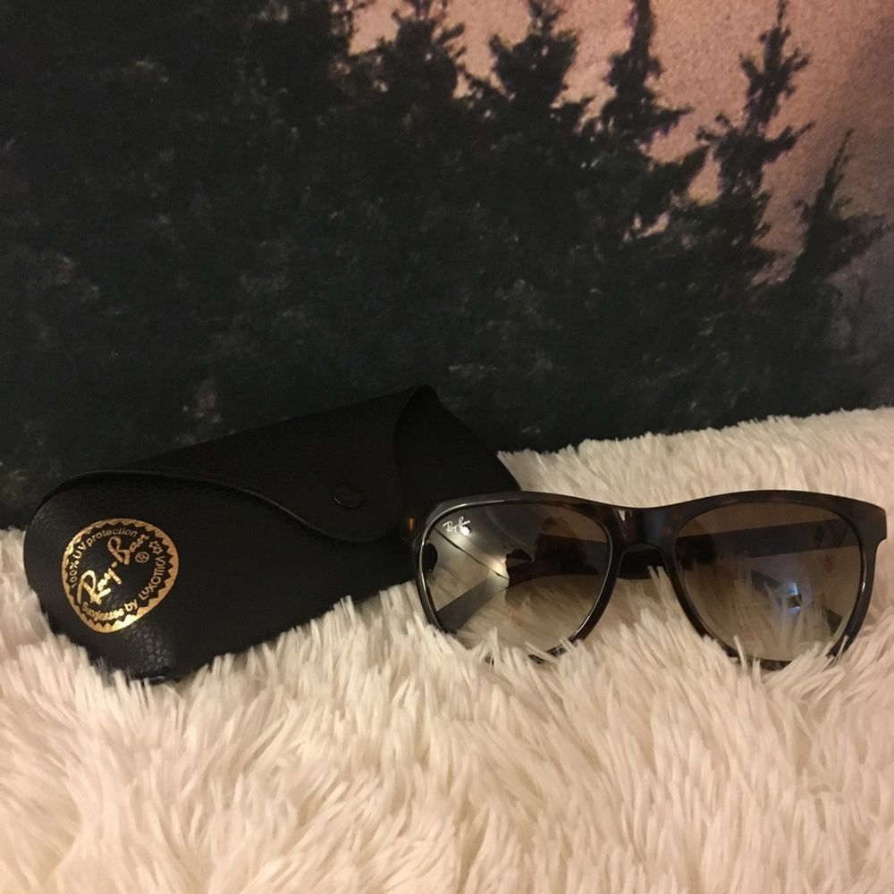 Ray-Ban Tortoise Frame Gradient Lenses