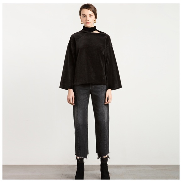 ‼️LAST CALL PRICE FIRM Textured Open Neck Top - Picture 3 of 5