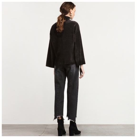 ‼️LAST CALL PRICE FIRM Textured Open Neck Top - Picture 4 of 5