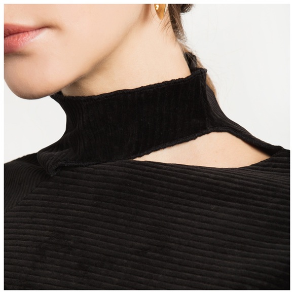 ‼️LAST CALL PRICE FIRM Textured Open Neck Top - Picture 5 of 5