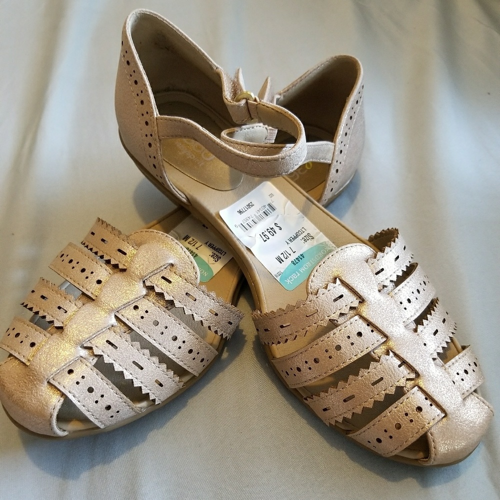 Easyspirit flats.