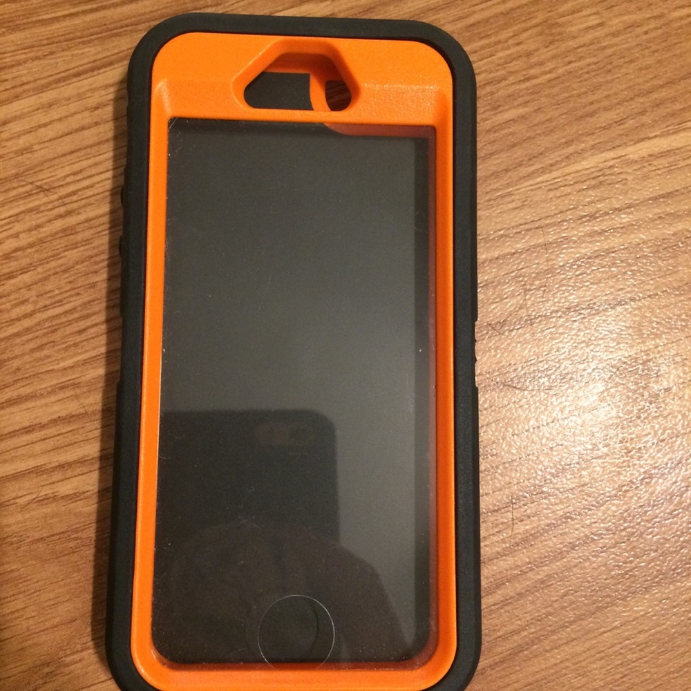 IPHONE 5S OTTERBOX ORANGE AND BLACK CAMO
