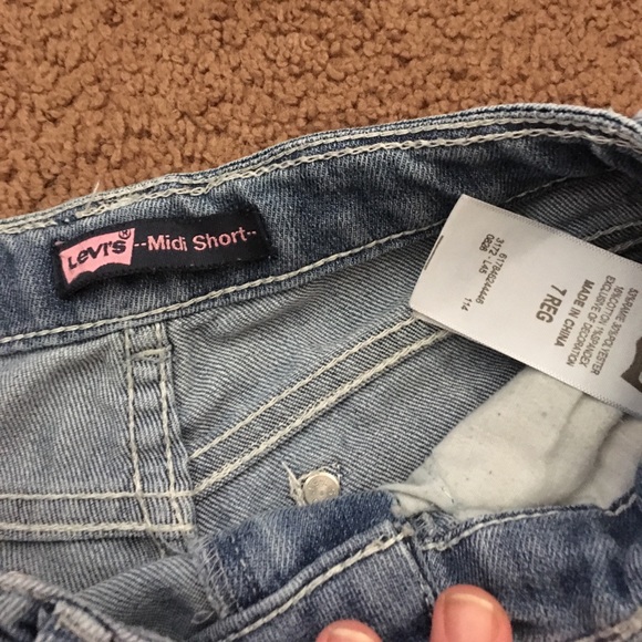 Levi's denim shorts - Picture 3 of 3