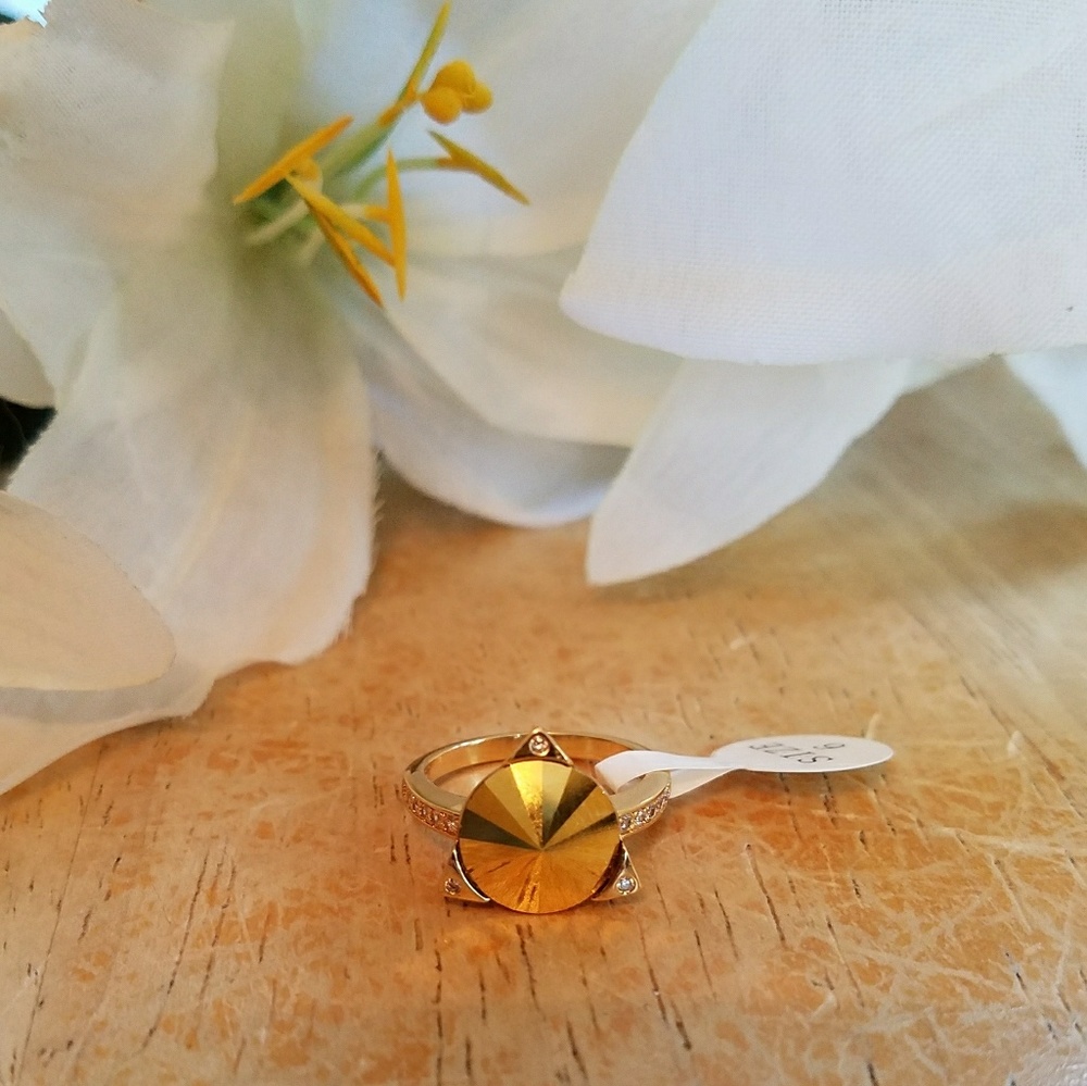 🌟Make an Offer!🌟 💎 Gold Crystal Ring