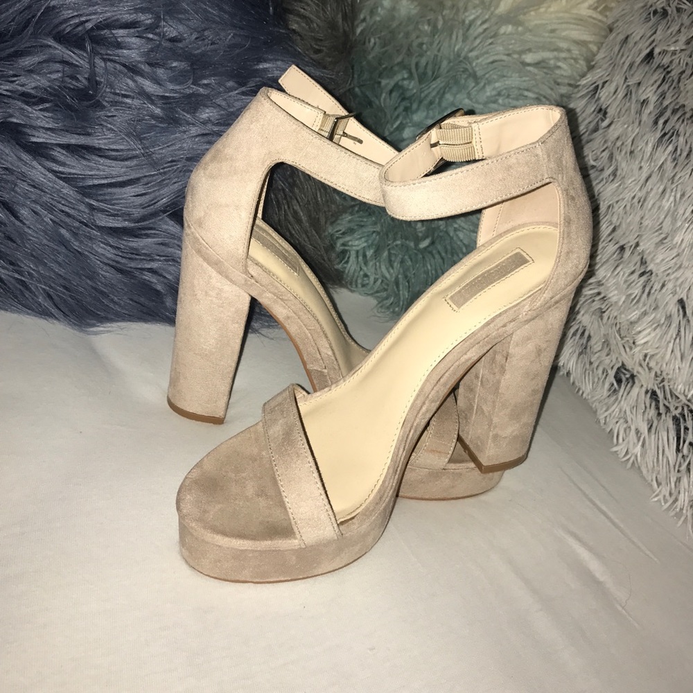 Platform Velvet Heel (Beige)