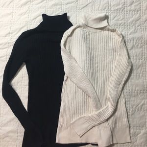 Set of 2 Croft & Barrow turtleneck sweaters