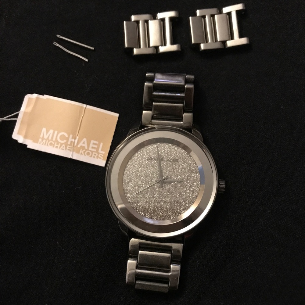 Michael Kors Watch. - Picture 2 of 4