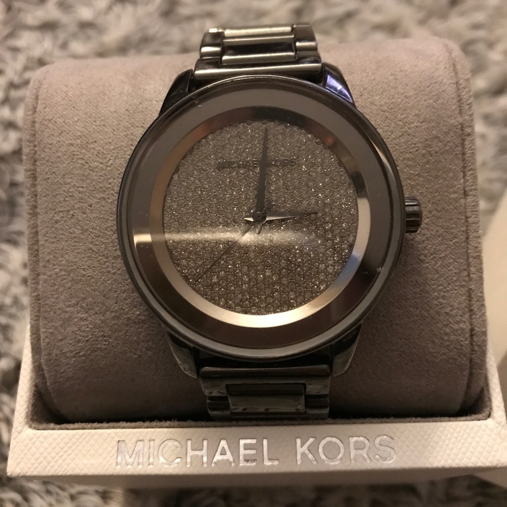 Michael Kors Watch. - Picture 4 of 4