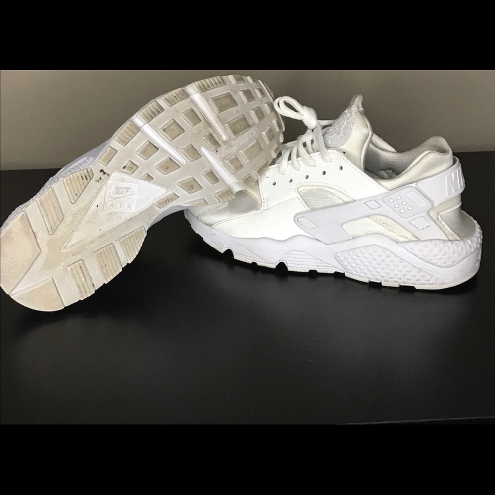 Used Nike Huaraches - Picture 2 of 2