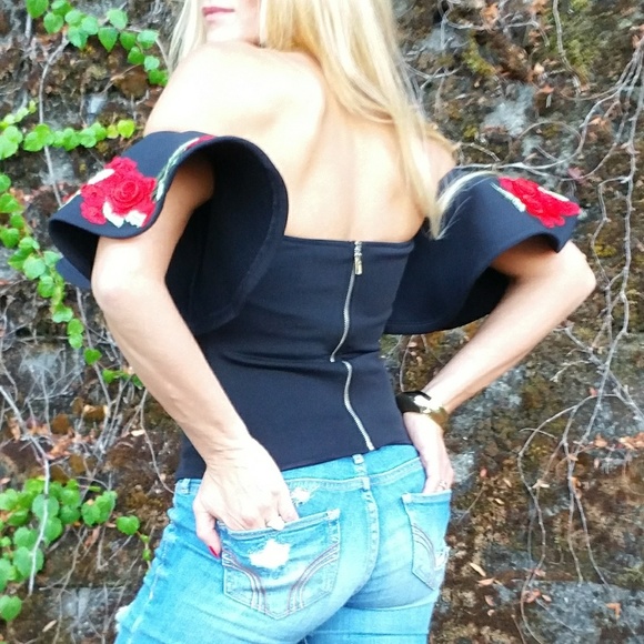 Romantic ruffled sleeve top! - Picture 4 of 4