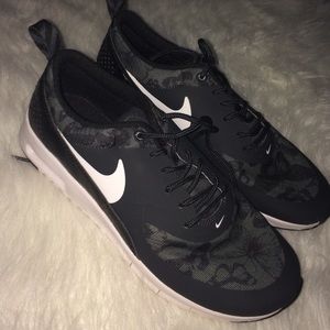 black nikes
