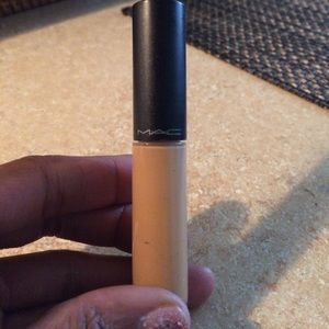 MAC CONCEALER