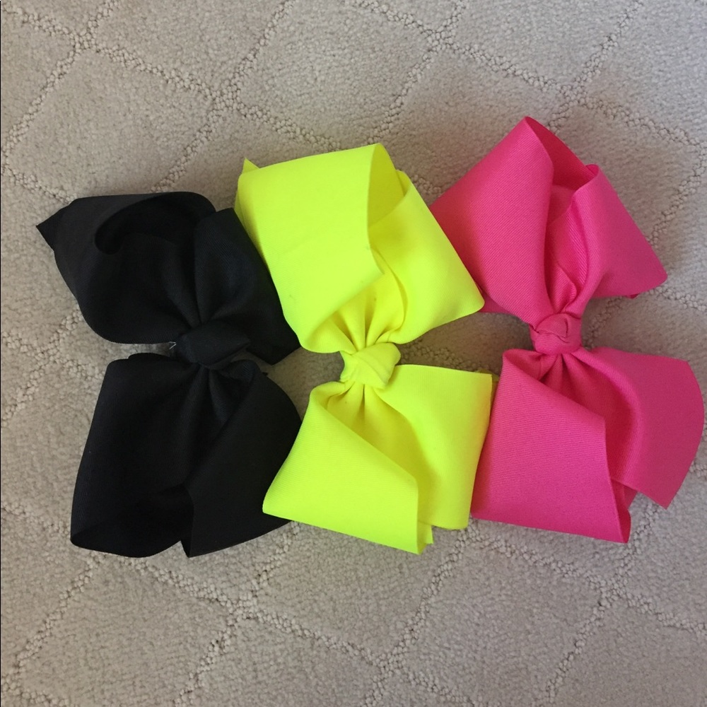 Set of three bows!! Great condition