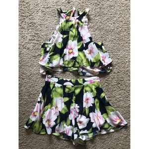 2 piece set, crop top and high waisted shorts!