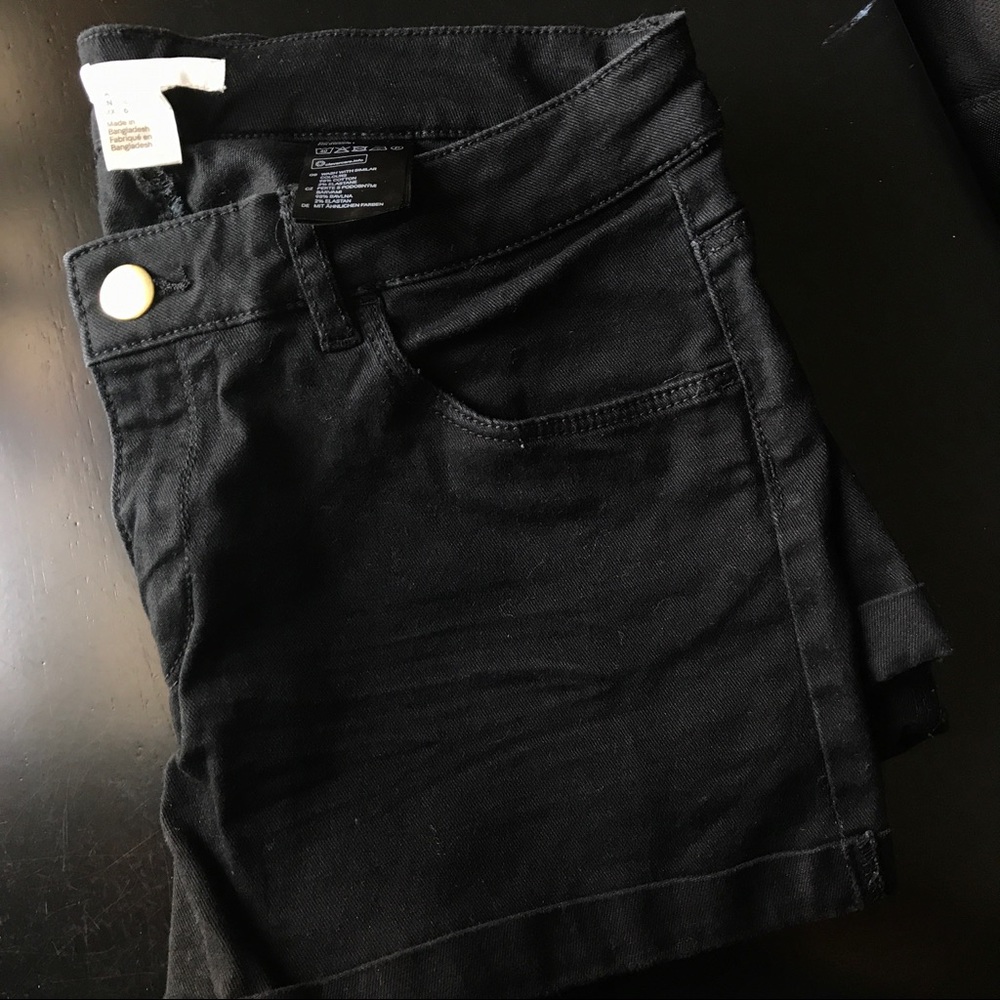 Black shorts - Picture 4 of 4