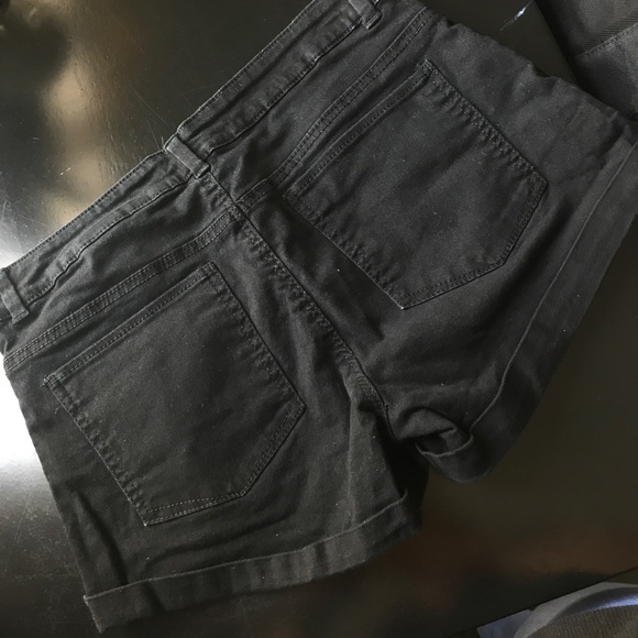 Black shorts - Picture 3 of 4