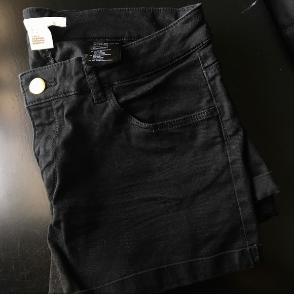 Black shorts - Picture 4 of 4