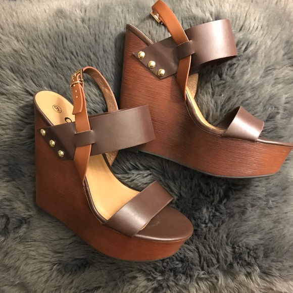 Deb Shoes - Brown studded platform wedges boho vibes size 9