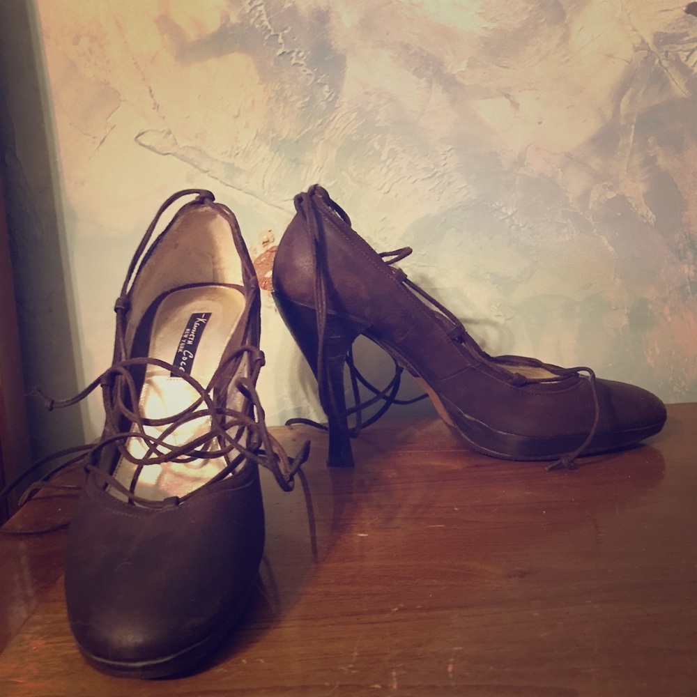 Kenneth Cole New York Downey Street Lace-Up Pumps