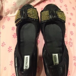NWOT Steve Madden Black Studded Bow Flat