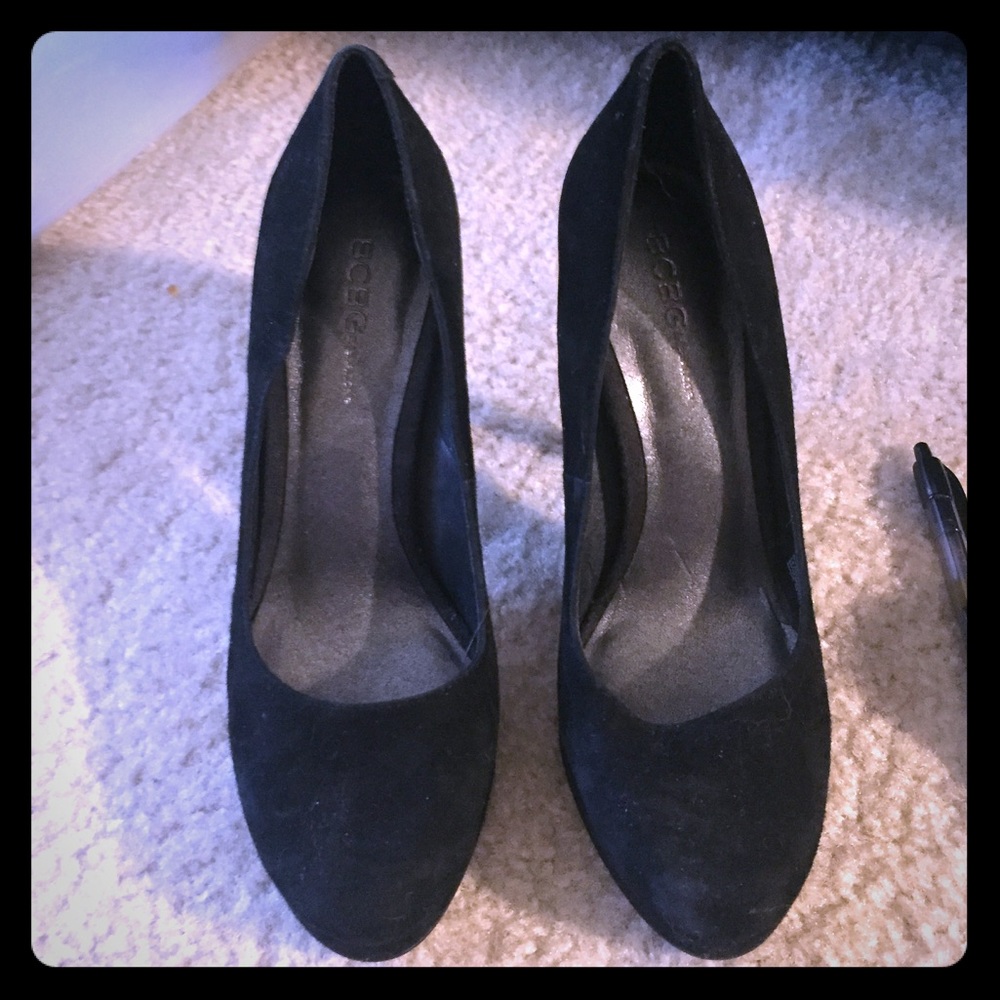 BCBG Black Pumps