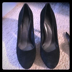 BCBG Black Pumps