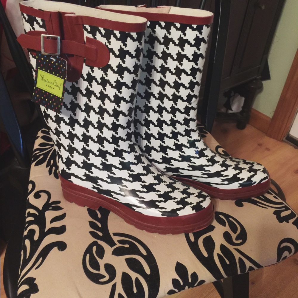 BRAND NEW hounds tooth rain boots!