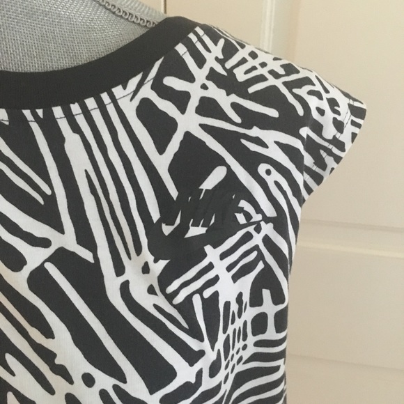 Nike Muscle Tee - Picture 4 of 5