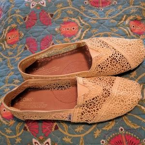 Toms crochet shoes