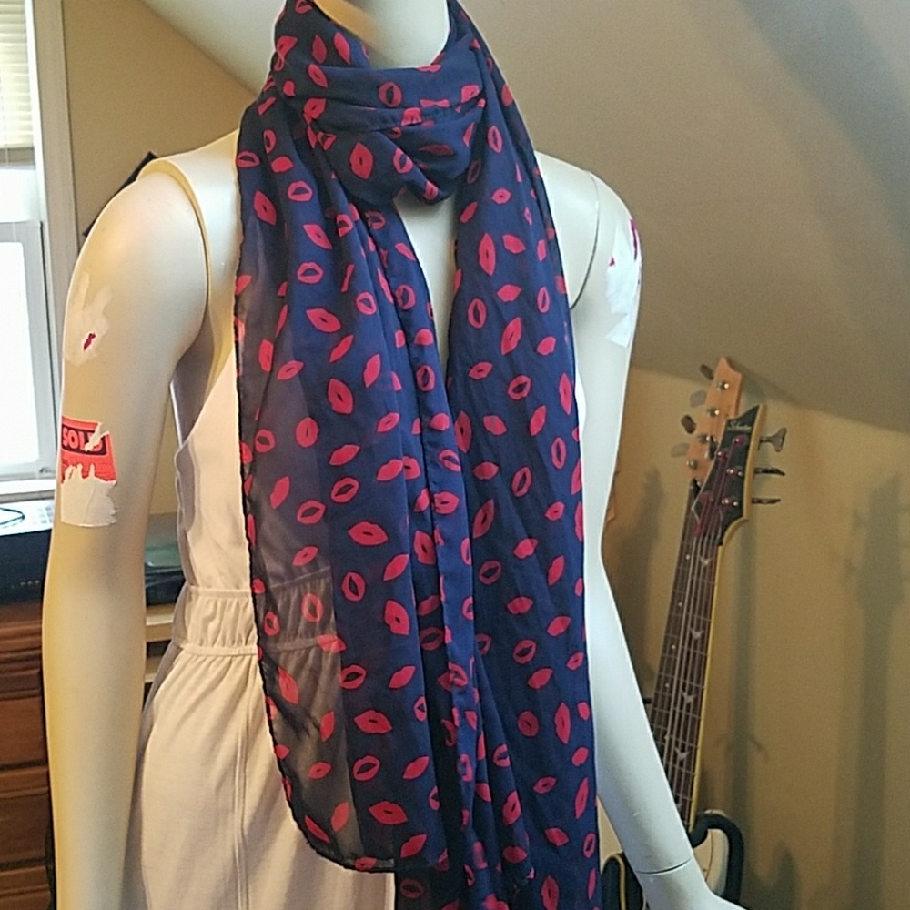Lipstick Scarf