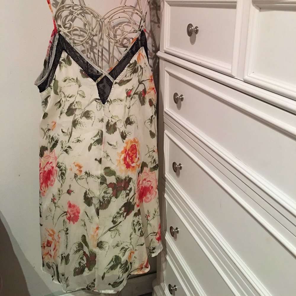 Fabulous lace and floral printed dress!