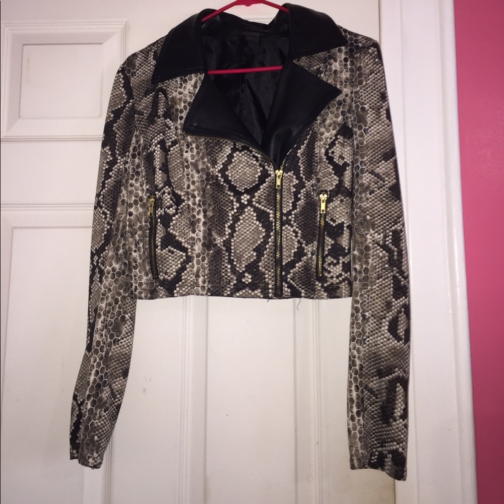 Super chic faux snakeskin and leather jacket!