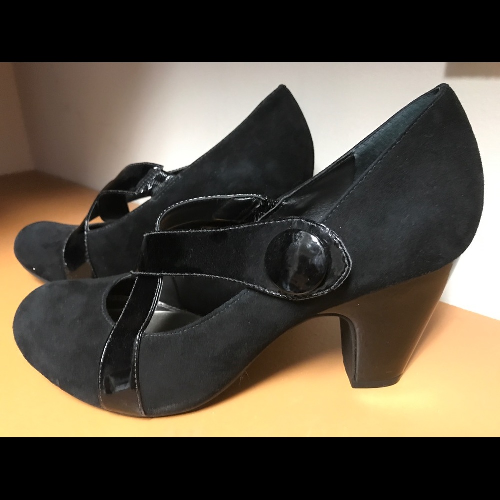 Gianni Bini Vintage Style Black Pump