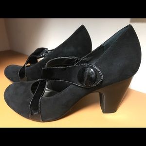 Gianni Bini Vintage Style Black Pump