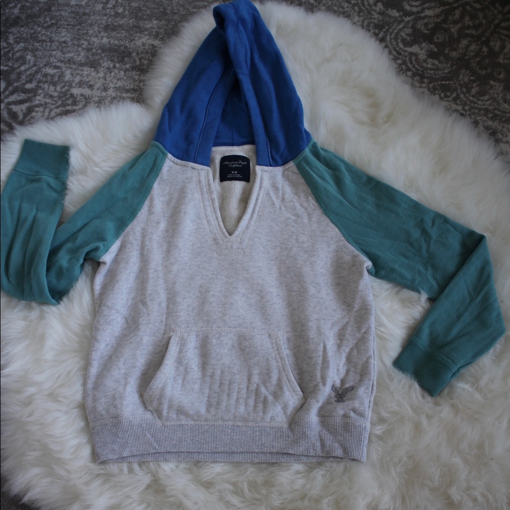 V-neck blue/green colorblock pullover sweatshirt