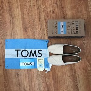 Brand new TOMS women's size 7