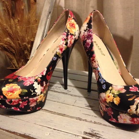 Bamboo  Leatherette Pump Floral Platforms - Picture 6 of 6
