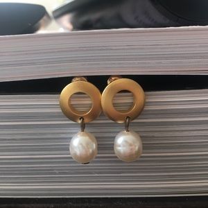 Gorgeous Gold Circle and Pearl Earrings