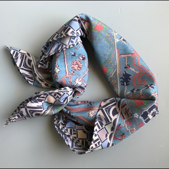 Beautiful Urban Outfitters Bandana Scarf - Picture 2 of 2