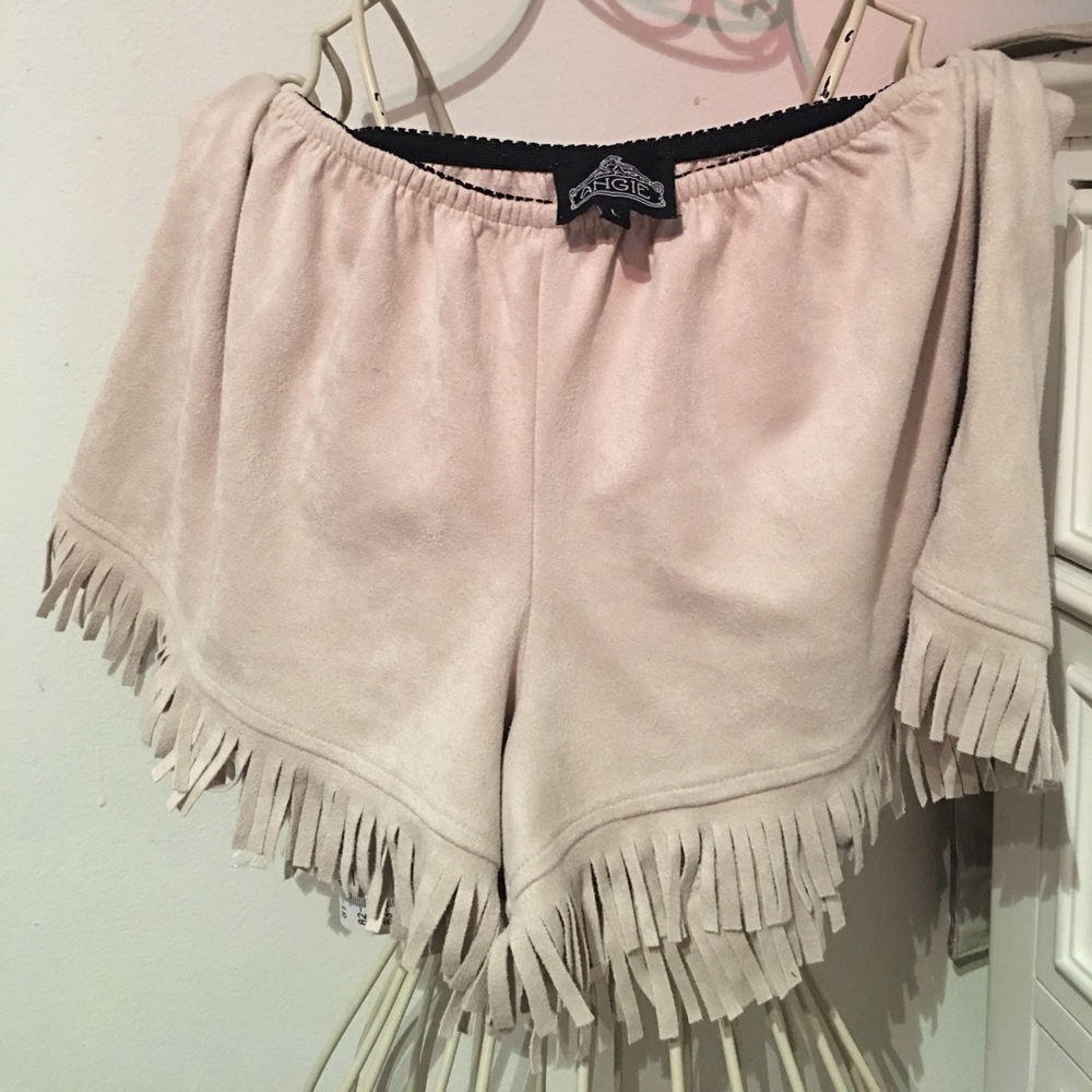 Fun fringe suede shorts!