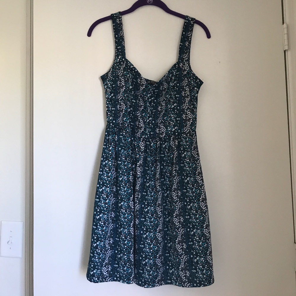 Blue floral dress - with pockets! EUC