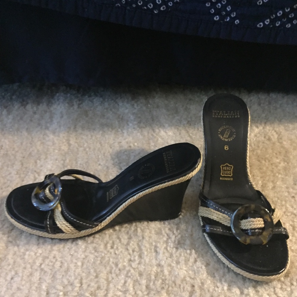 Black & tan wedge with tortoise shell